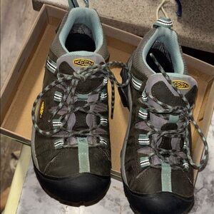 Keen Green and Black Athletic Shoes with Rugged Design